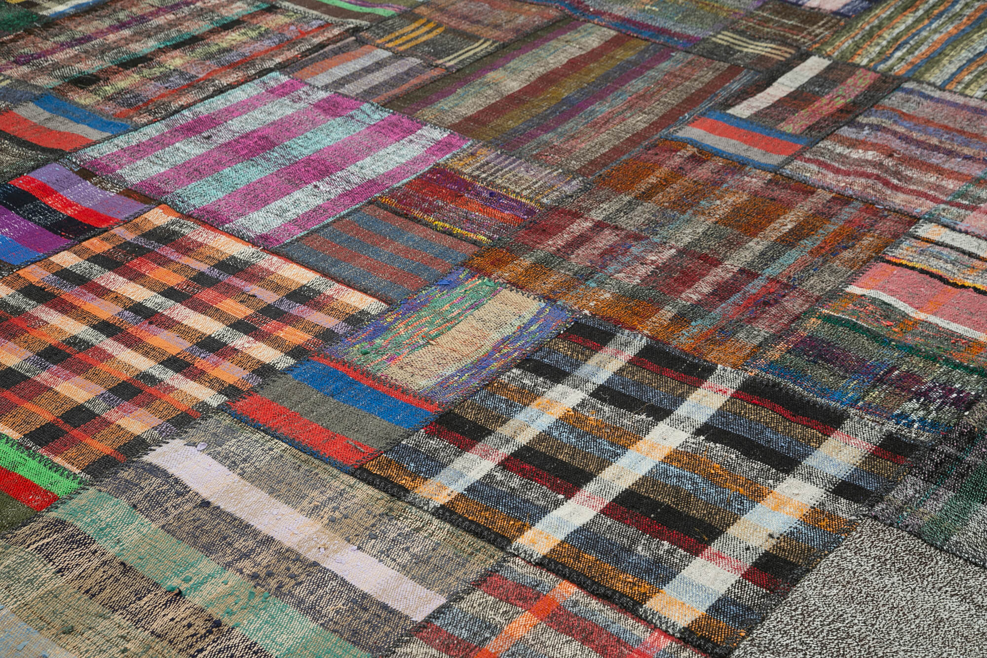 Handmade Area Rug - Grey Patchwork Design Cotton Wool Carpet 10'10''x13'6''