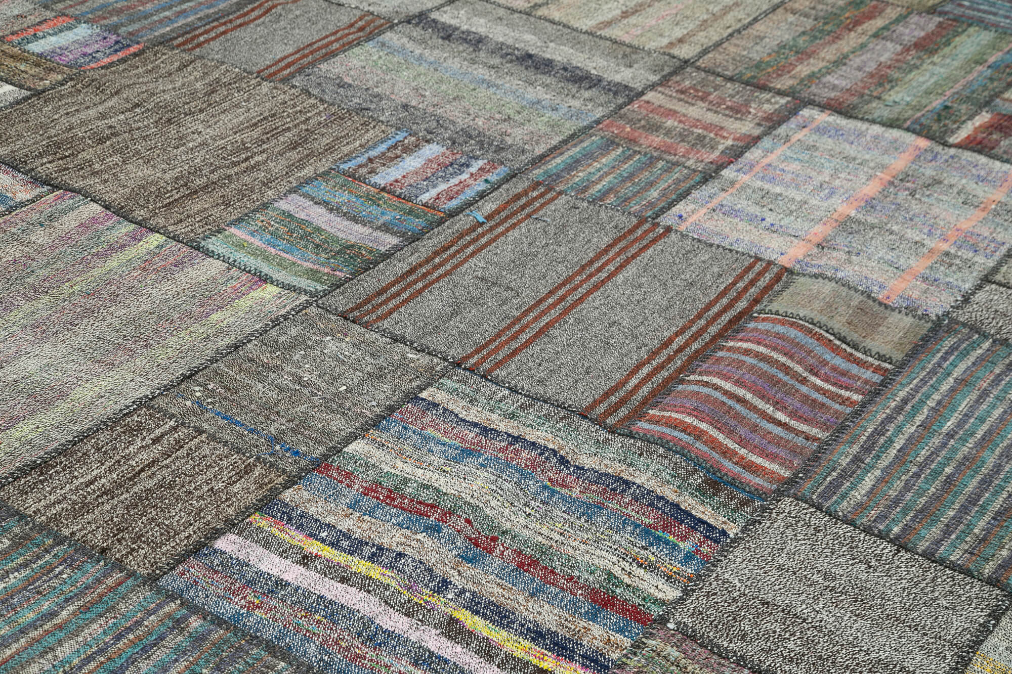 Handmade Patchwork Rug - Kirk Yama Grey Area Rug 10'10''x13'8'' Cotton Wool Carpet
