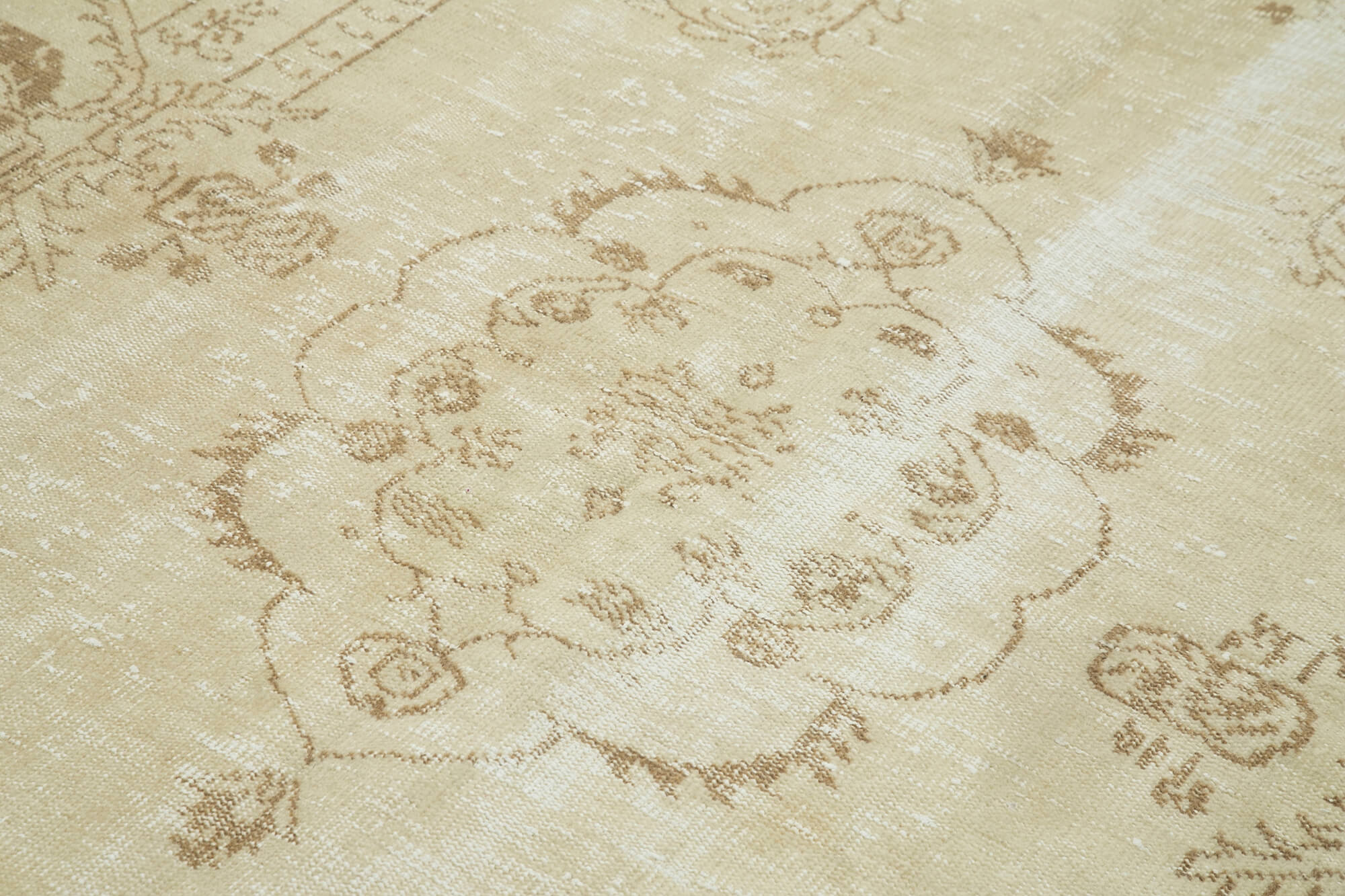 Handmade Wool Area Rug with Classic Woven Design | Durable Wool Carpet Beige