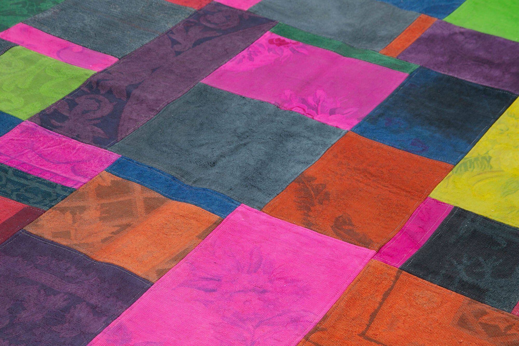 Handmade Wool Area Rug – Vintage Floral Pattern, Natural Fiber Rug 6'7''x9'10''