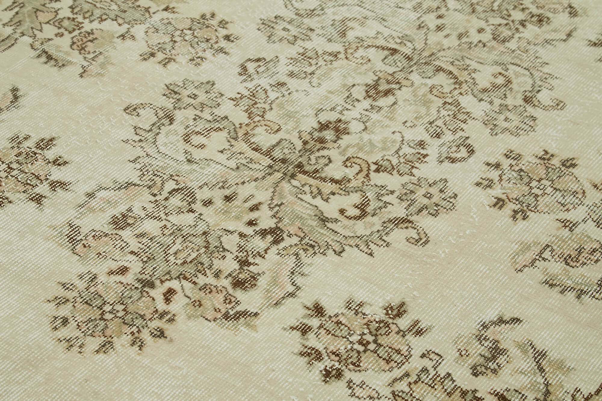 Handmade Vintage Area Rug – Beige Wool Carpet, Soft Wool Texture, 5'5''x9'7''