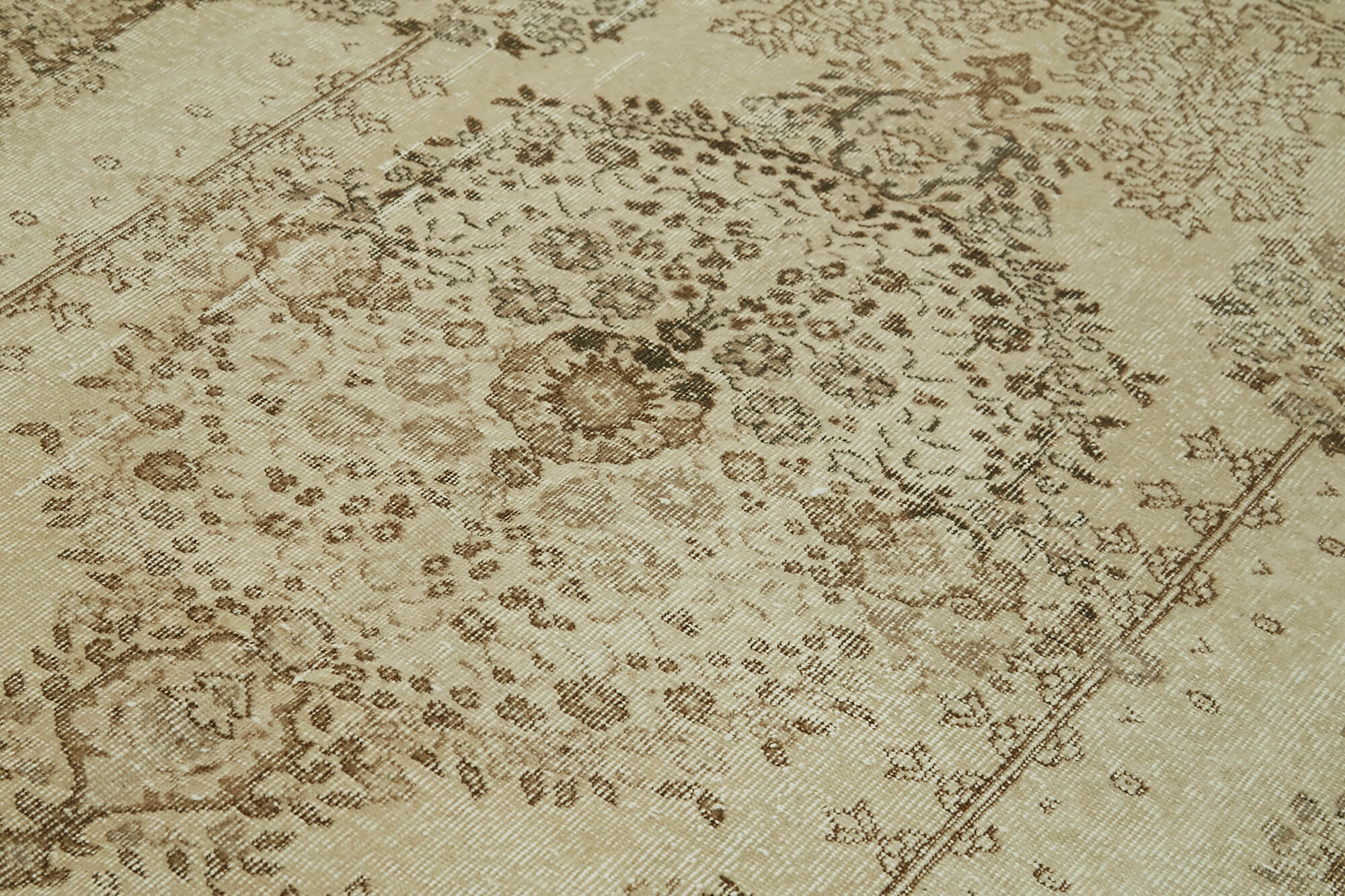 Handmade Wool Area Rug | Traditional Hand Knotted Turkish Wool Rug Beige