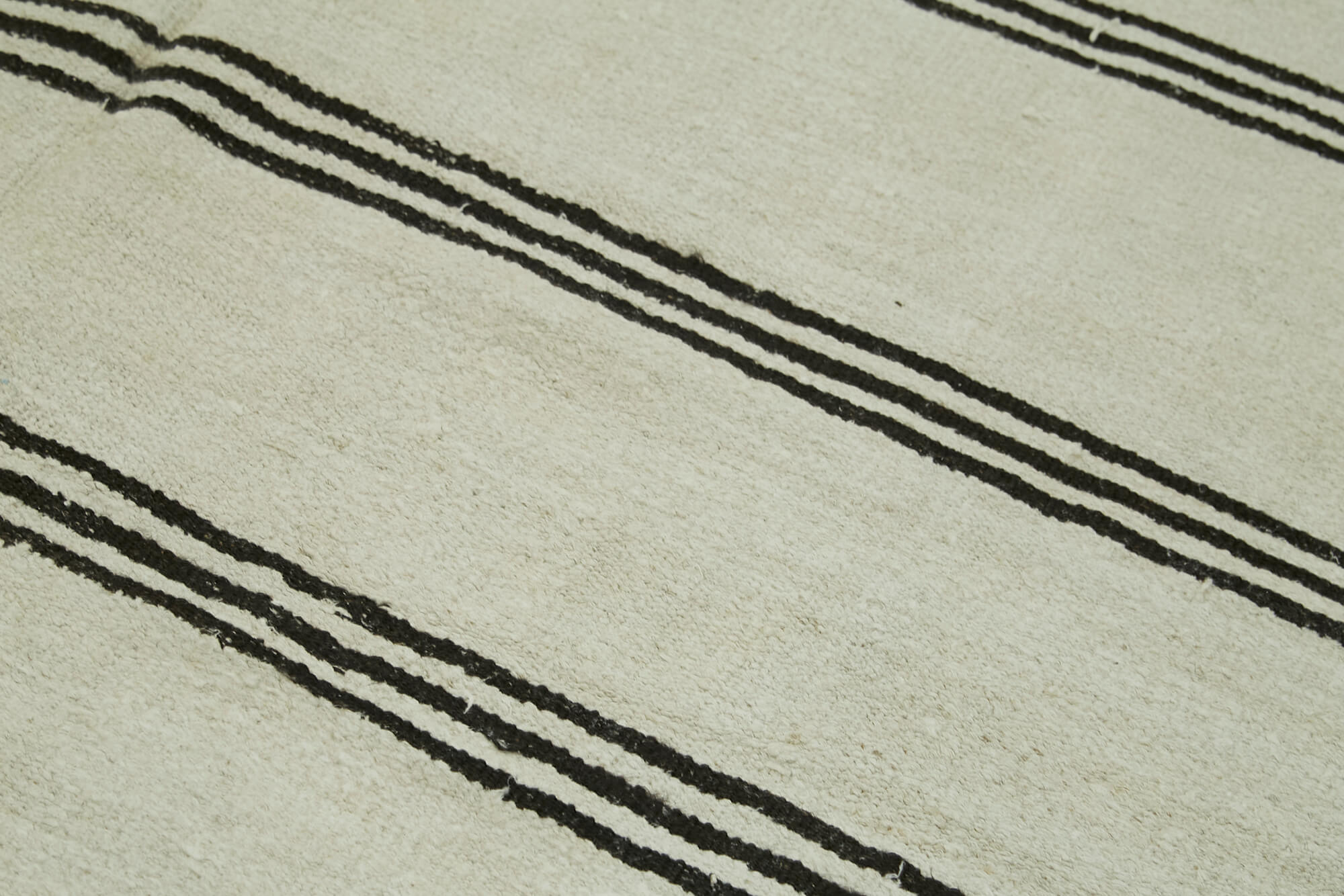 Handmade Hemp Rug – Kendir White Geometric Area Rug 5'7'' x 11'7'' Durable Wool Cotton Blend