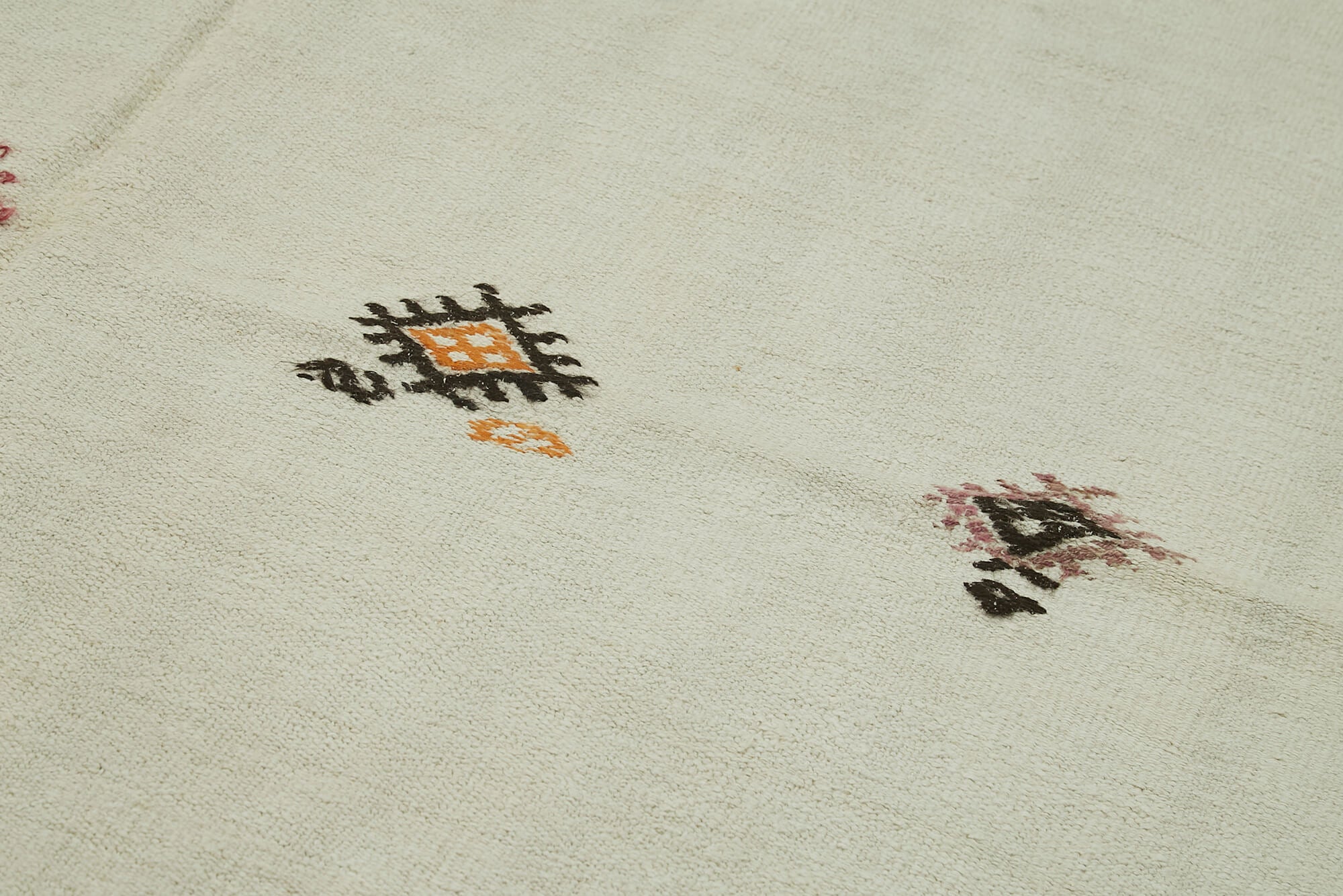 Handmade Hemp Rug – White Geometric Area Rug | Durable Artisan Crafted Carpet 6'4''x10'4''