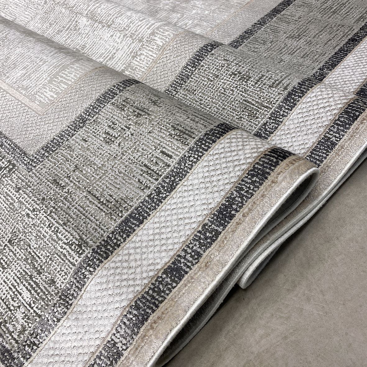Viscose Area Rug - Machine Made Cream Frame Rug with 7mm Pile & Anti Slip