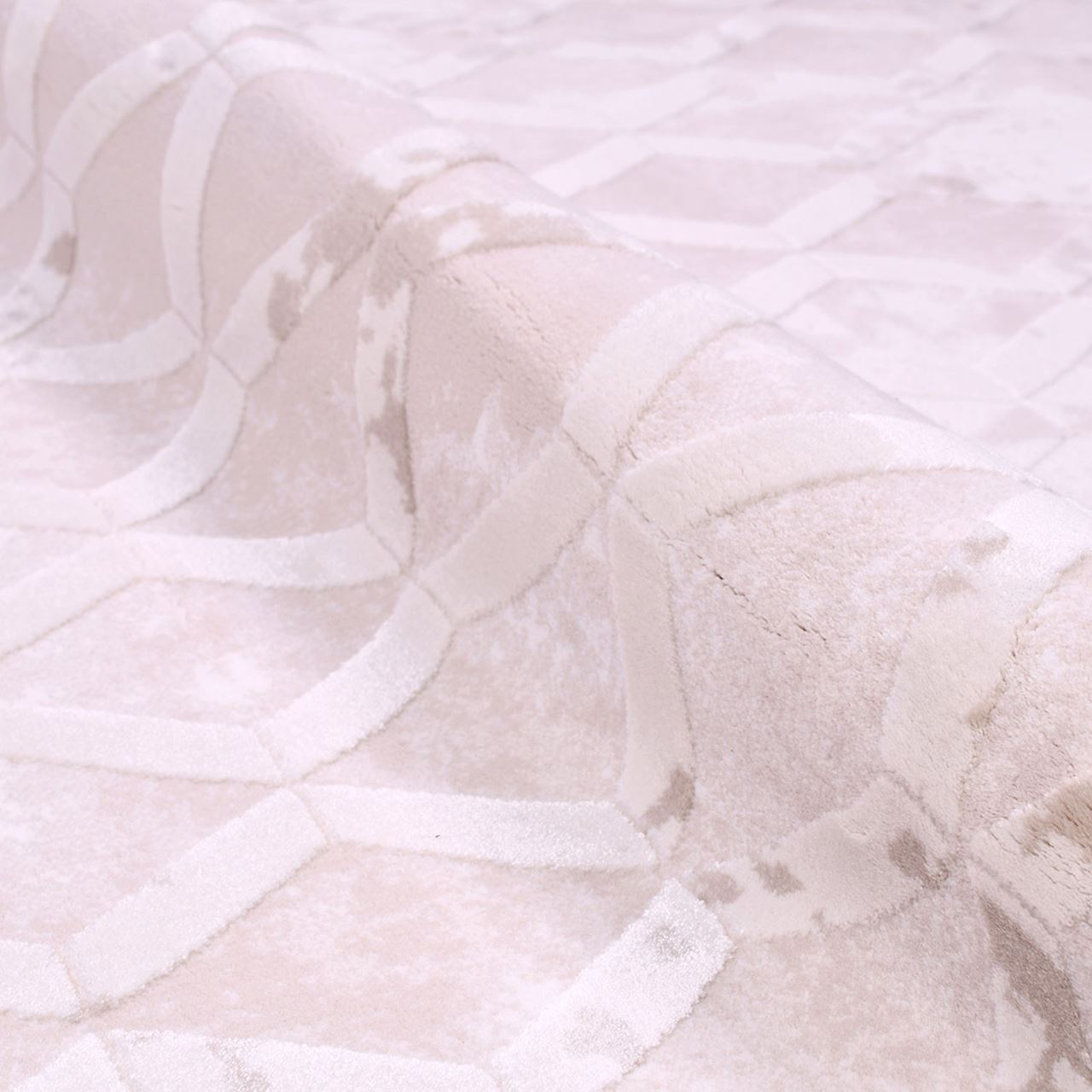 Cream Geometric Area Rug – Machine Made Rug with 11 mm Pile Height & Laser Cut Edges
