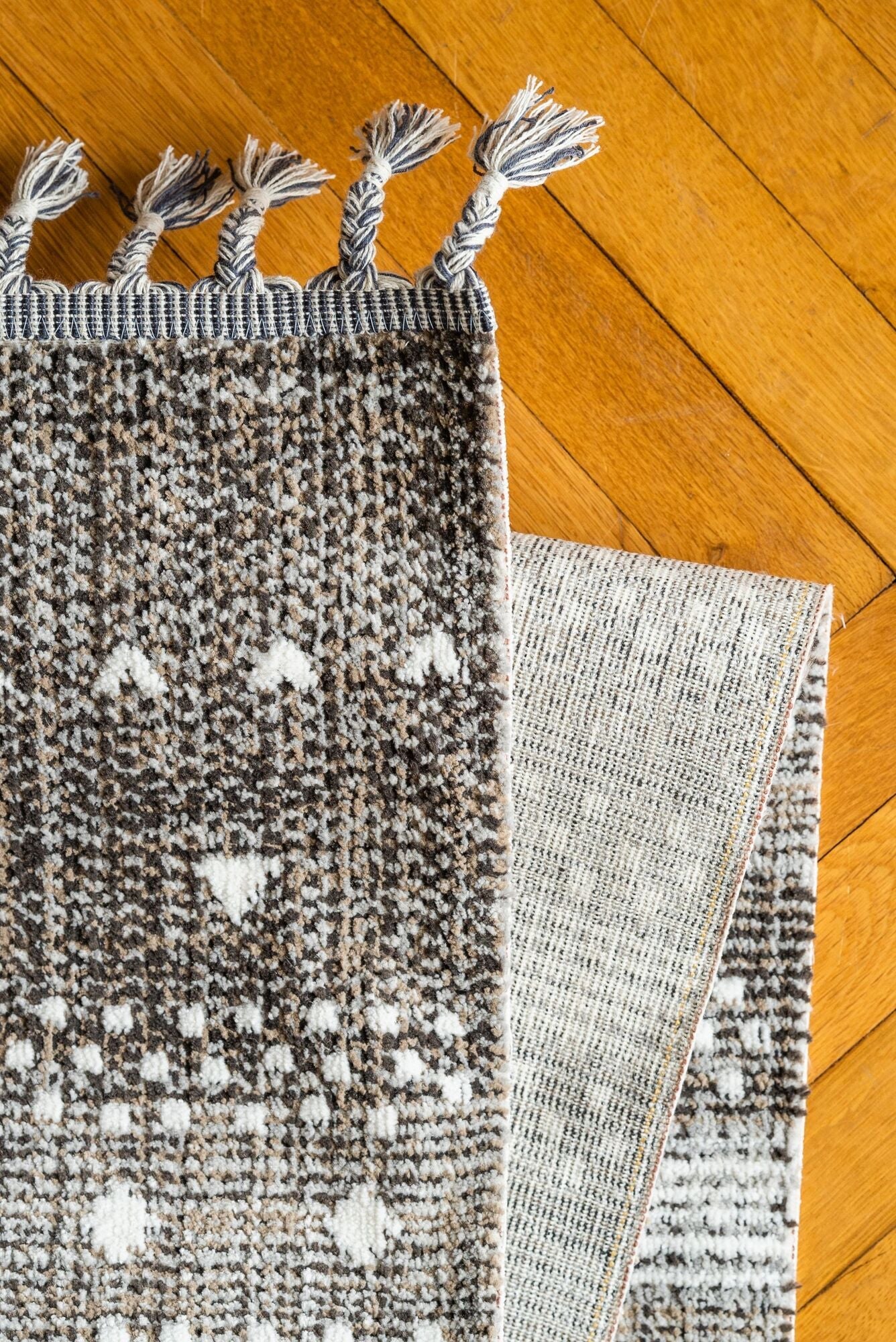 Machine Made Area Rug – Brown Geometric Woven Carpet for Living Room